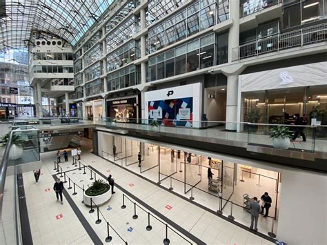 clothing stores at eaton centre.